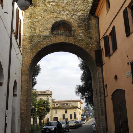 Bevagna - Bevagna, Porta Foligno «Edicola di Porta Foligno» o «San Vincenzo» [BEV060]