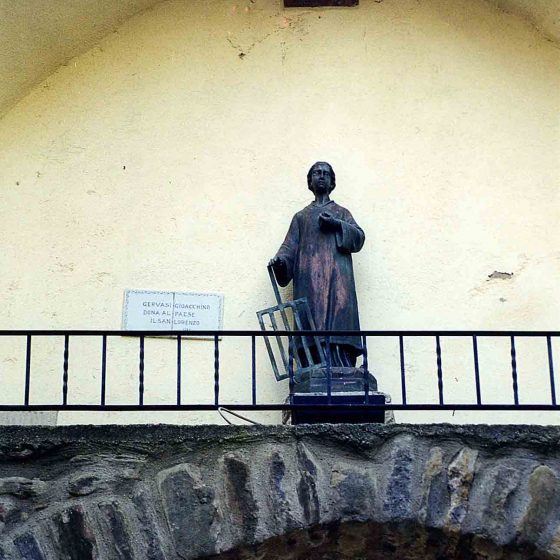 Gualdo Cattaneo - Pozzo, porta di ingresso del paese «San Lorenzo» [GUA007]