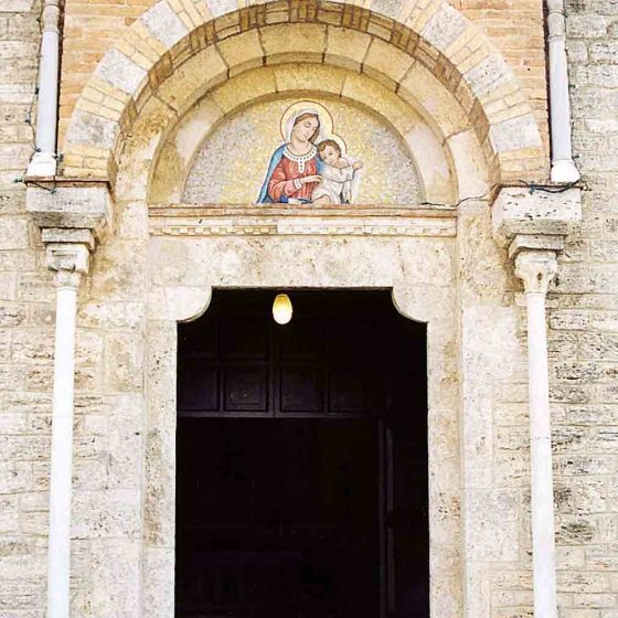 Gualdo Cattaneo - Grutti, chiesa parrocchiale [GUA087]