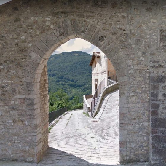 Gavelli, porta d'ingresso al borgo fortificato (dal web)